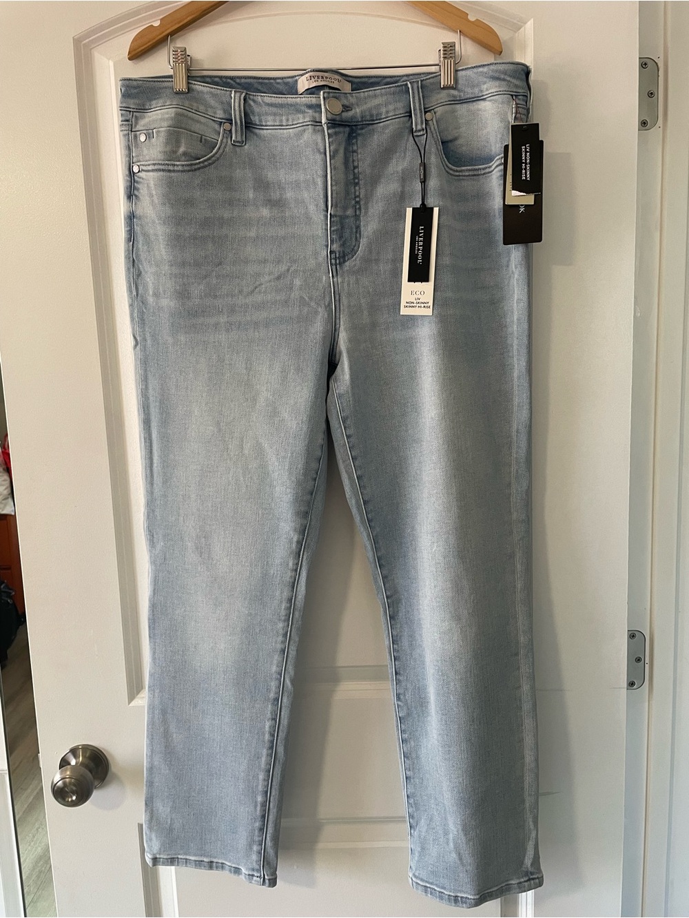 Liverpool 16W NWT Light Blue Women’s High Rise Ankle Jeans